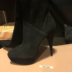 Beautiful over the knee boots. Size 40.